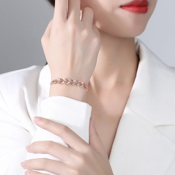 ⁦סט שעון יד Calvin Klein לנשים דגם K3M22U26 וצמיד כסף SB127⁩ – תמונה ⁦4⁩